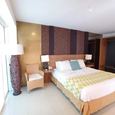 Nueve Springleaf Villa